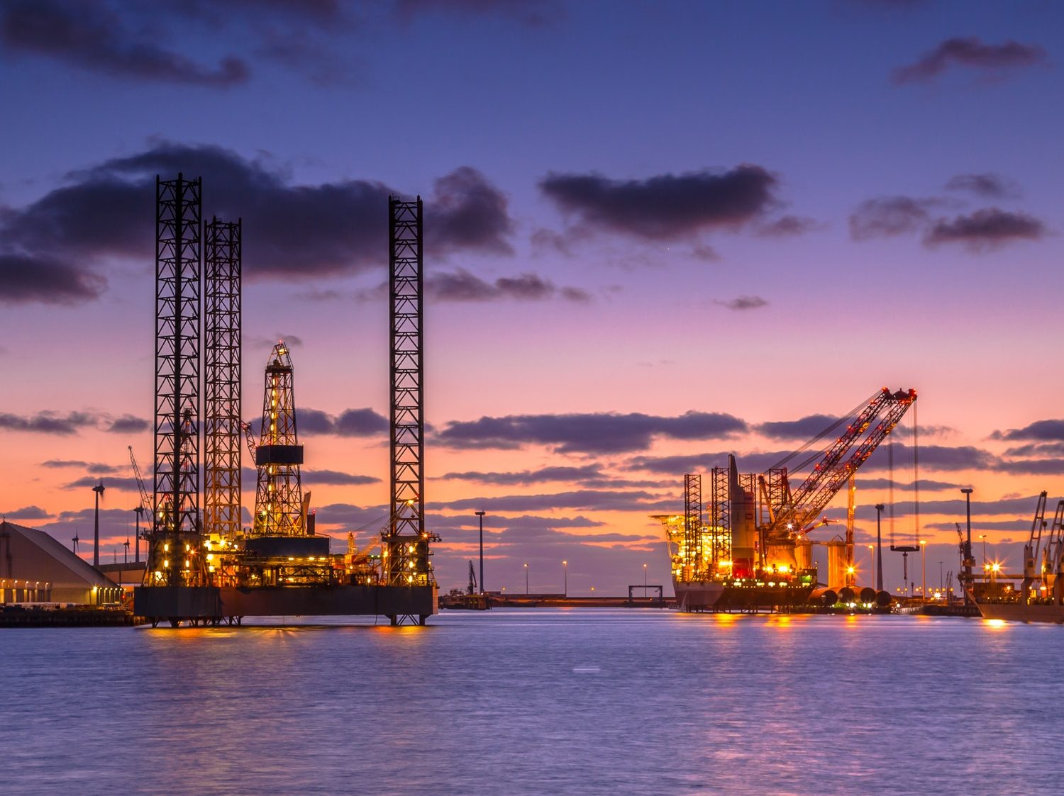 La perforación de petróleo obra de construcción plataforma Oil drilling rig construction site