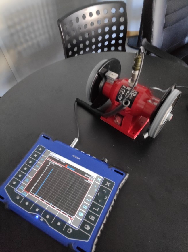 Identification of natural frequencies with a vibration analyzer 1